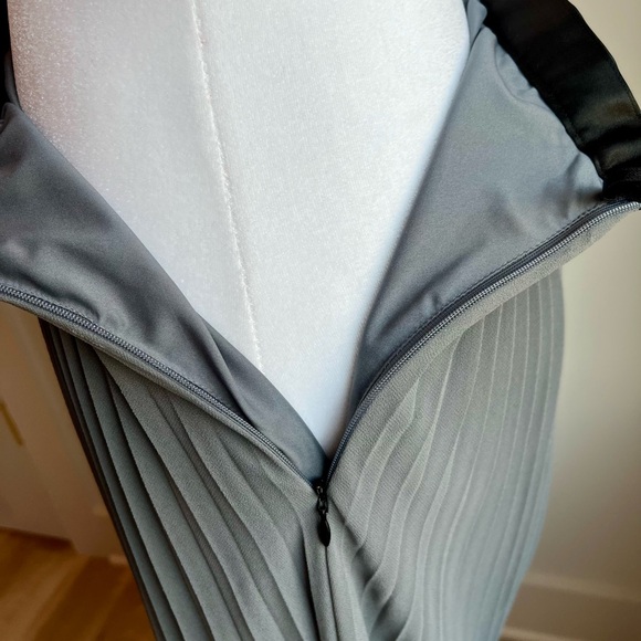 Banana Republic Gray Pleated Mid Skirt NWT - Picture 9 of 10